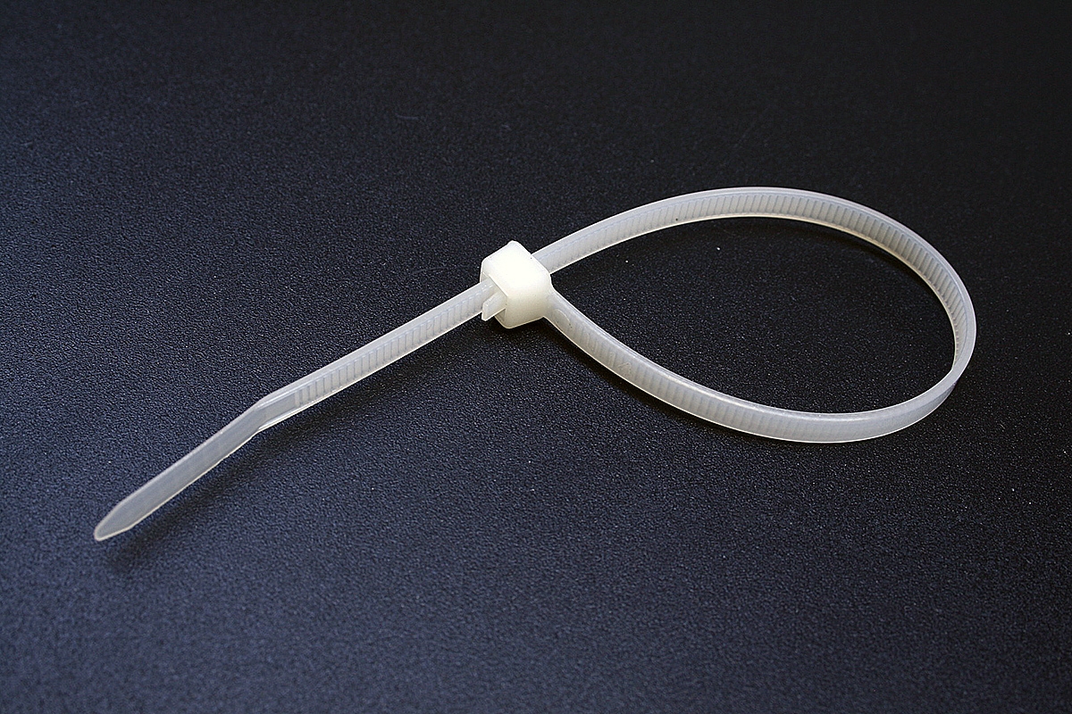 Стяжка кабельная материал. Кабельная стяжка с площадкой. Кабельный хомут экопласт 45455. 6х150 нейл. 6 х 300 мм.