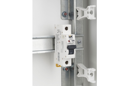 ARMAT Автоматический выключатель M06N 1P C 25А IEK