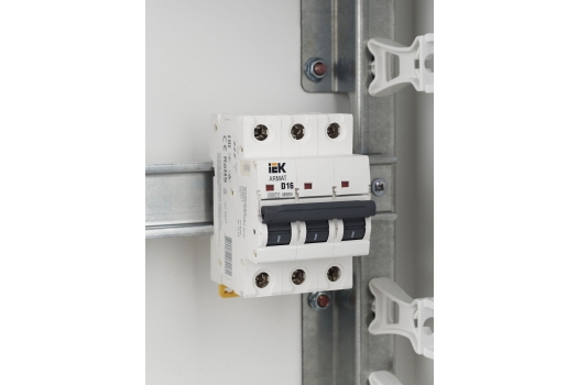 ARMAT Автоматический выключатель M06N 3P D 16А IEK